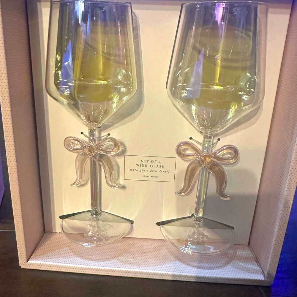 Cupcakes and cashmere preppy bow wine glasses